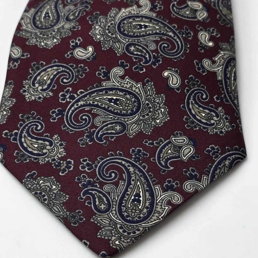 CHRISTOPHER HAYES ITALY 100% Silk Tie Silver & Maroon Navy Blue Paisley Necktie
